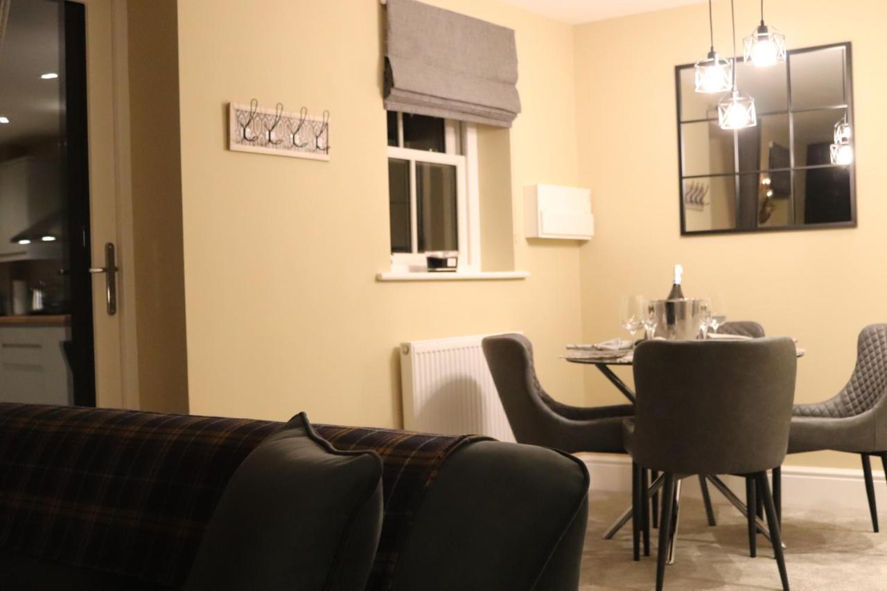 Canal View Cottage With Log Fire & Parking Blisworth Zewnętrze zdjęcie